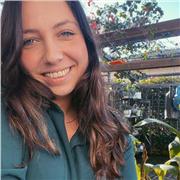 Laureata in lingue impartisce lezioni di inglese